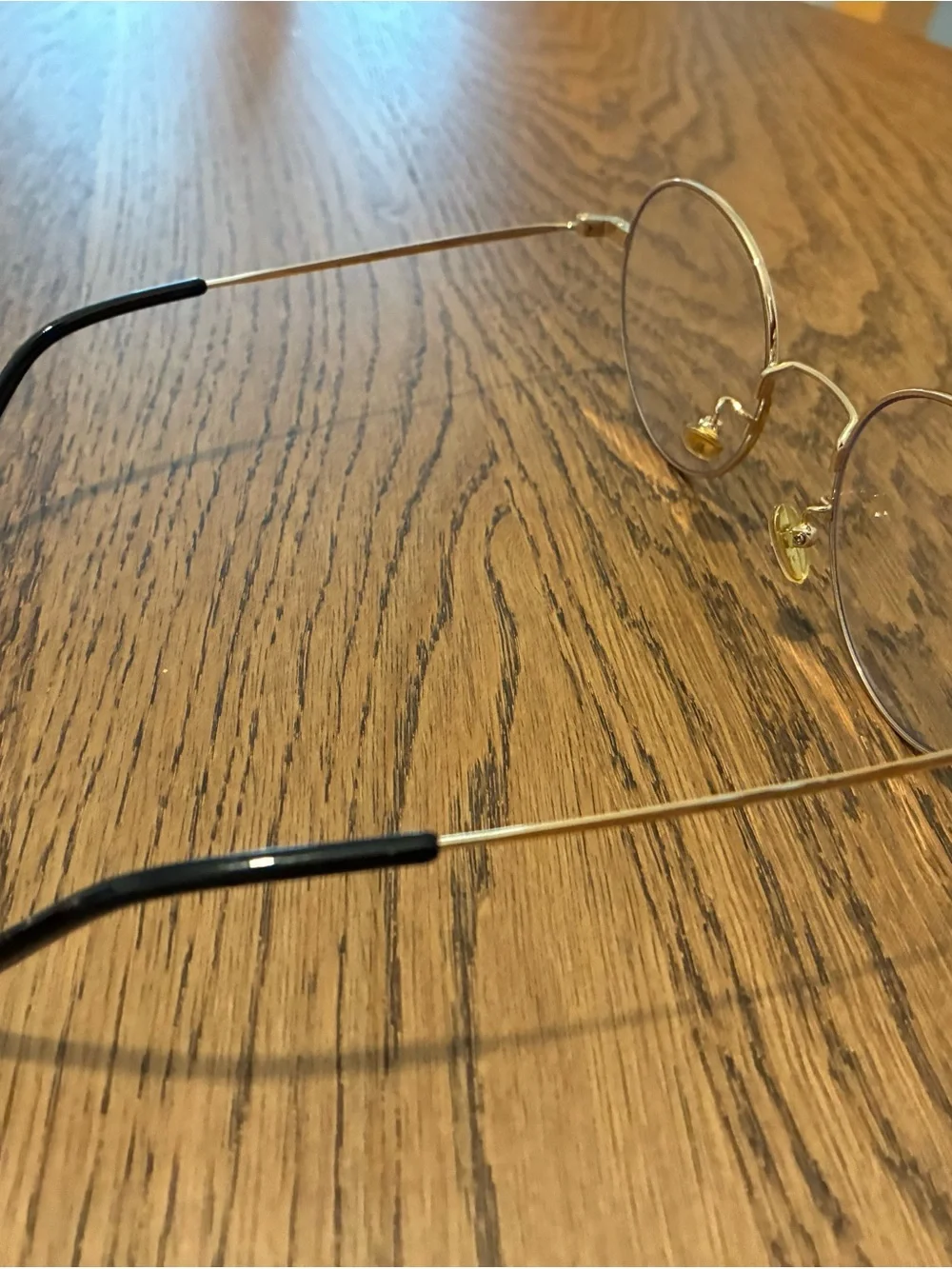 Gold Round Metal Frame Decorative Eyewear Accent